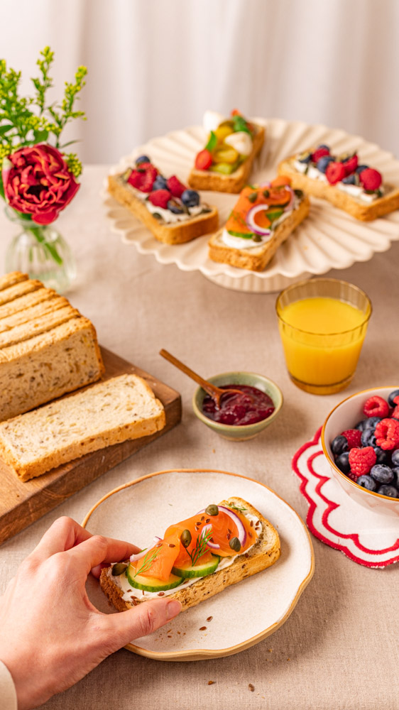 Tartines salées Jacquet - Brunch - saumon, concombre et fruits frais