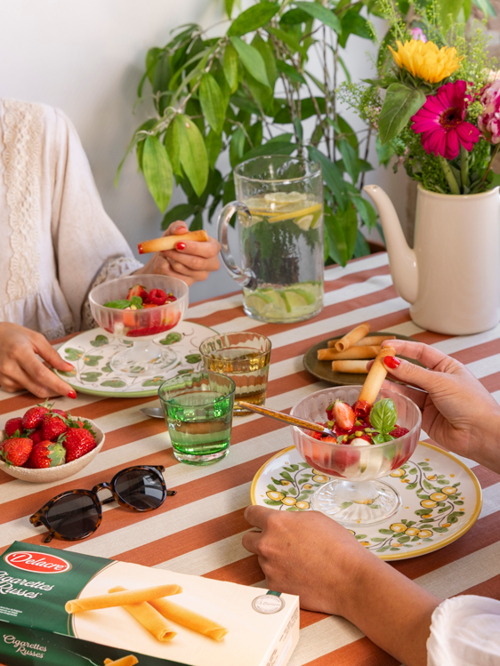 dessert glacé - glace au yaourt - couls de fruit rouge et cigarette russe - Delacre