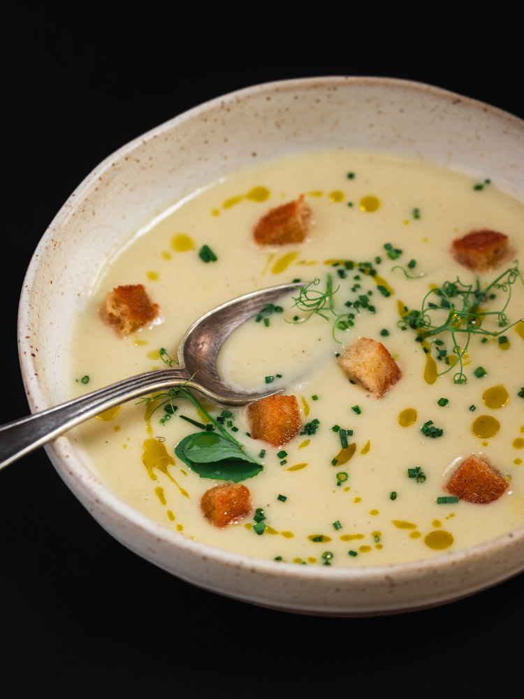 velouté de choux fleur - reportage culinaire - photograohie de restaurant lyon