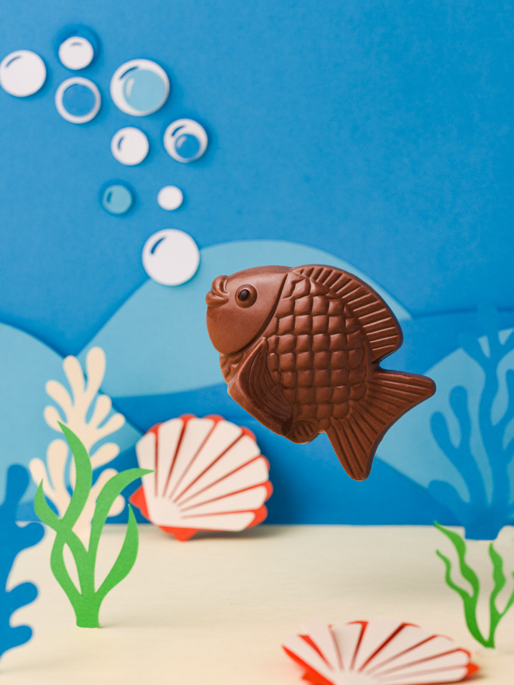 Poisson - photographie en lévitation - magique - poisson en chocolat - décors sur mesure en papier